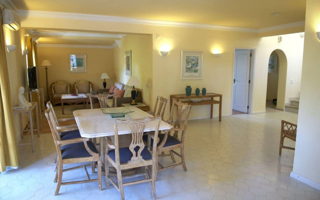 Vale Do Garrão Villas