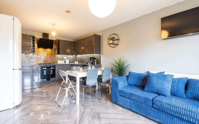 Huge Home,sleeps 12, Private Parking, Pets ok