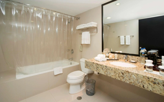 Radisson Hotel Decapolis Miraflores