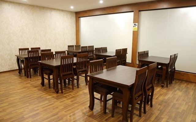 Fabhotel Prime Zing Rooms