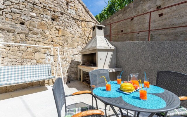 Nice Home in Podstrana With Wifi and 2 Bedrooms