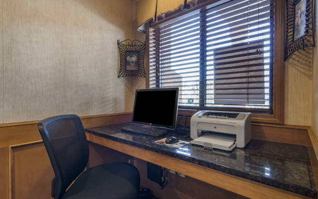 SureStay Plus Hotel By Best Western Salmon Arm