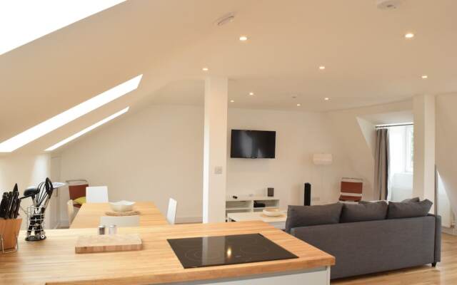 Modern 2 Bedroom Apartment in Balham