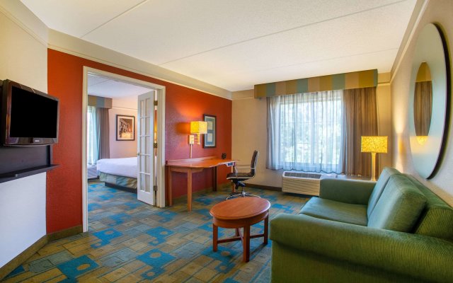 La Quinta Inn & Suites by Wyndham Charlotte Airport South