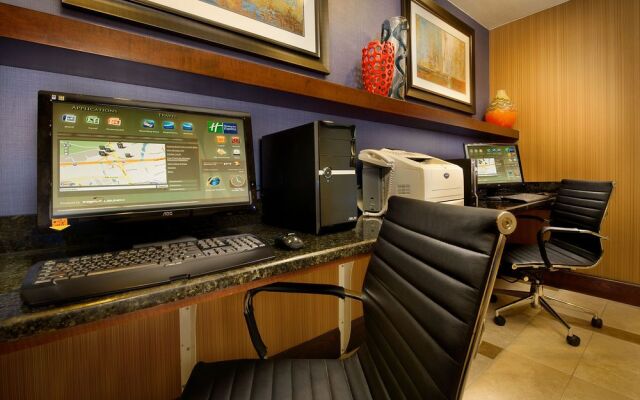 Holiday Inn Express Hotel & Suites Manassas