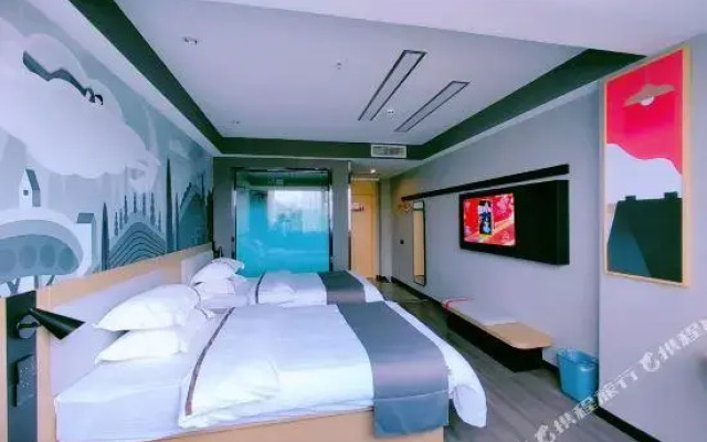 Shangkeyou hotel chain (Jinggu Bailong pedestrian street shop)