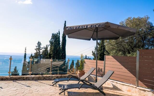 Noir Luxury Suite by CorfuEscapes