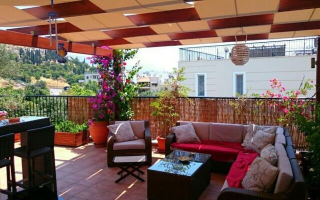 Family Apartment Near Acropolis With Roof Garden