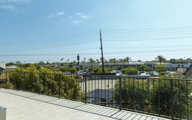 2nd Story Masterpiece In Venice Beach 4 Bedroom Home by Redawning