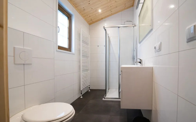 Wooden Chalet with Dishwasher near De Veluwe National Park