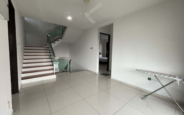 Alpine PD Taman Kiara 2 Homestay