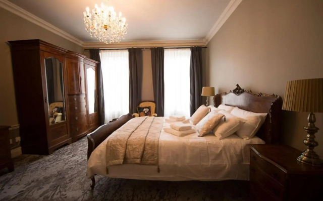 East Walls Hotel