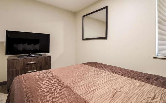 Quality Inn & Suites Dallas - Cityplace - Image 5
