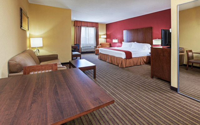Holiday Inn Express & Suites Cleveland