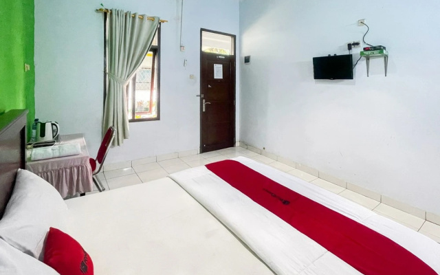 RedDoorz Seven 71 One – Guest Rooms – Manna