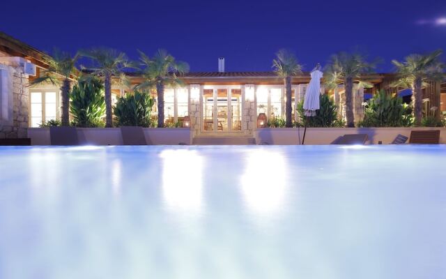 Agrovela Alacati Hotel