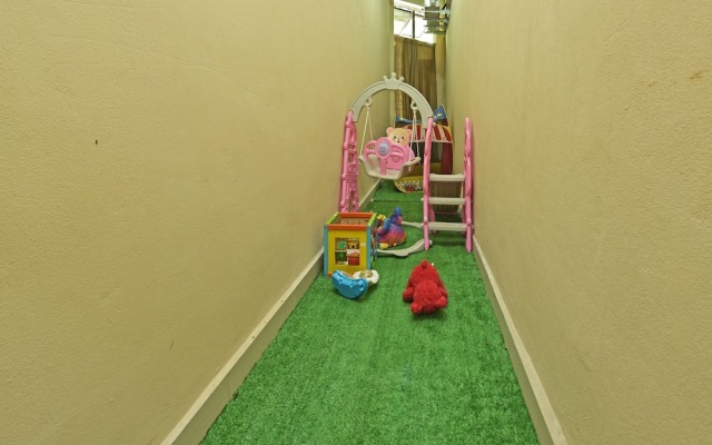 OYO 90441 Cz Traveler's Hotel