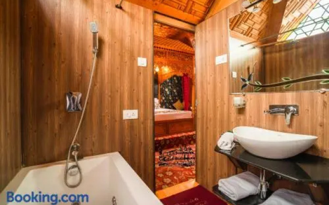 New Zenith Group of Houseboats