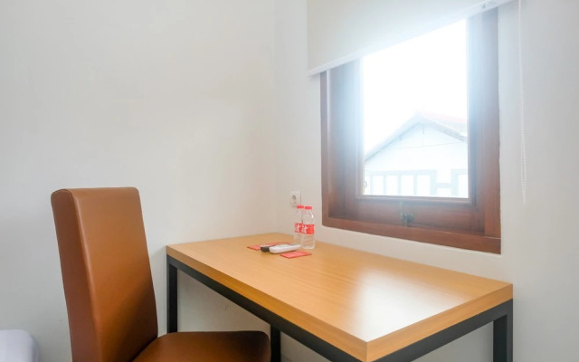 RedDoorz near Simpang Lima Semarang – Guest Rooms – Semarang