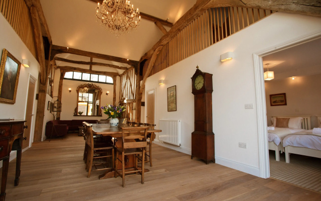 Creeksea Place Barns