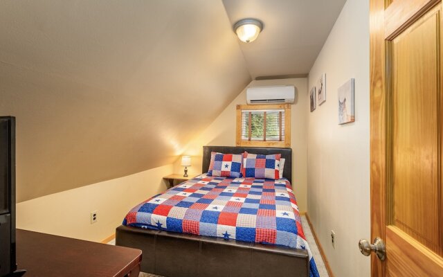 West Haus Escape 3 Bedroom Home by NW Comfy Cabins by RedAwning