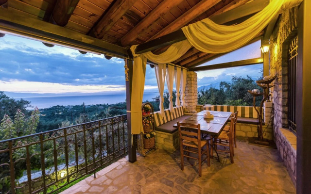 Majestic Chateau - Spectacular Seascapes & Pool