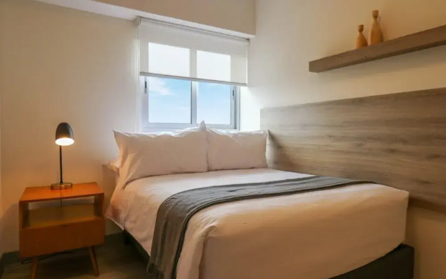 w Majestic 2BR w Modern Balcony in Miraflores