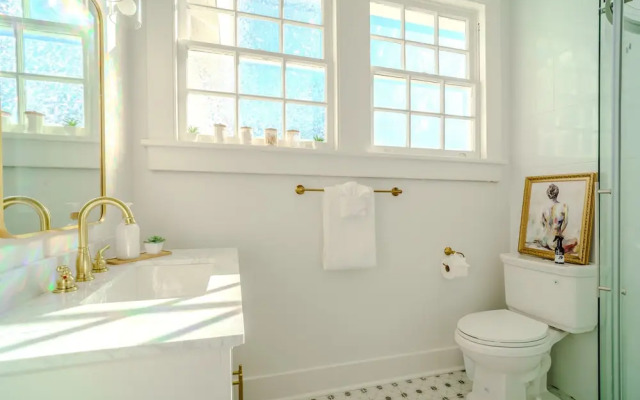 *FREE* Parking/Renovated Gem near French Qtr