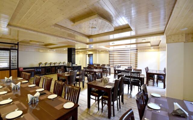 OYO 13091 Manali Grand
