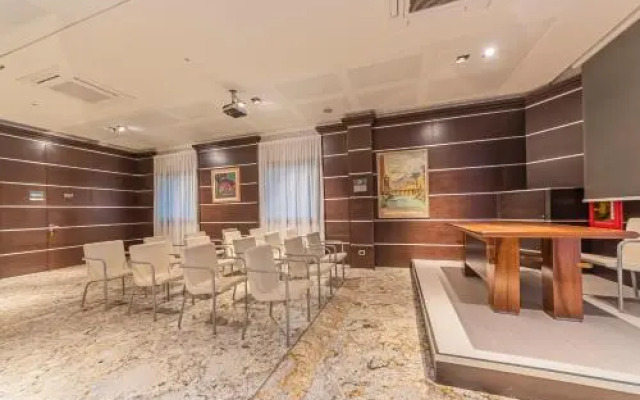 Dado Hotel International