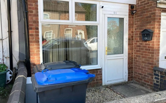 Cv21 3SG Whole 2-bed House in Rugby