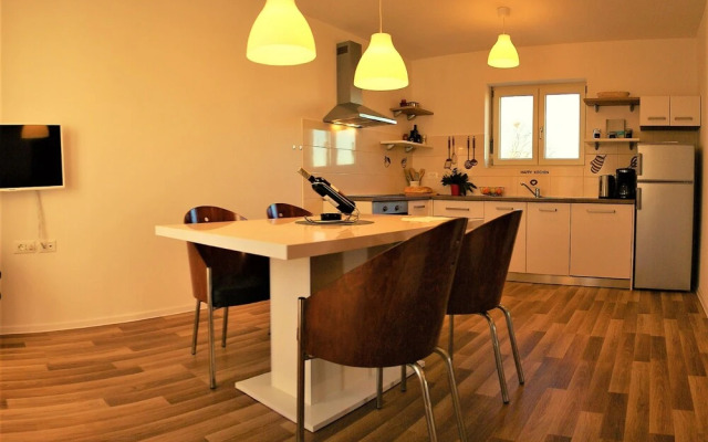 Private Acommodation Istrasoley