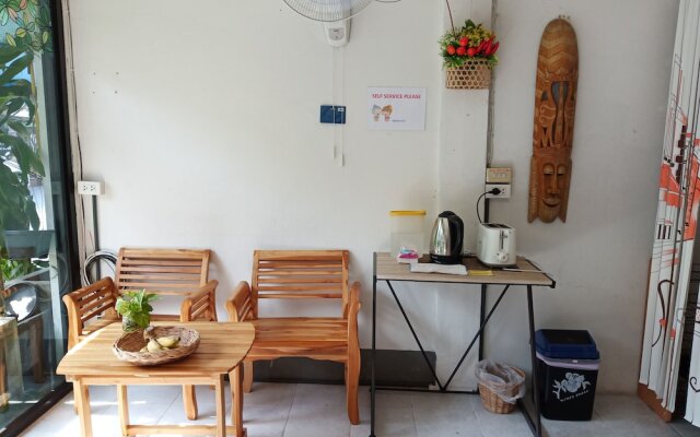 D House Hostel