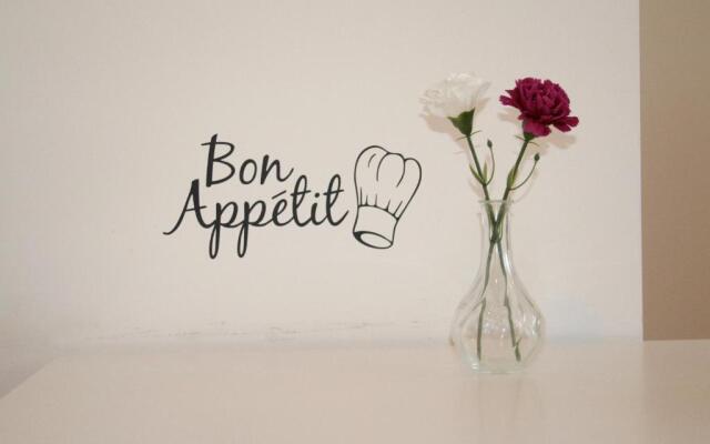 Trendy Danube Apartment - Close to UN