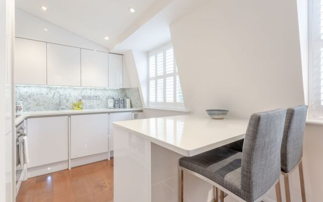Well-Appointed 2 Bedroom East London Flat