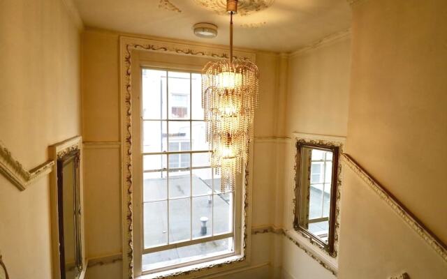 HFS Studio Next To Hydepark L17