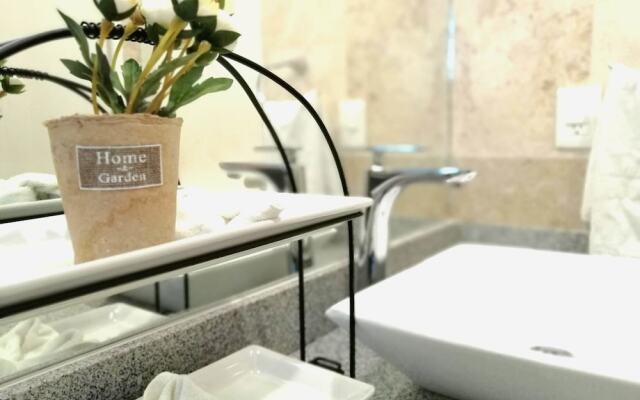 5th Coral Suites by Alex