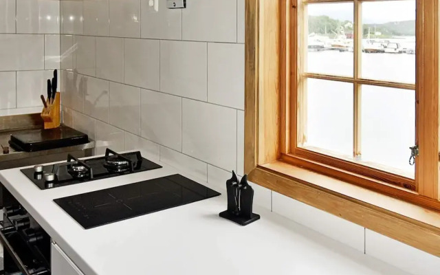 8 Person Holiday Home in Lesund