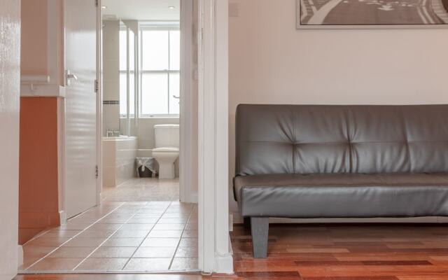 Spacious 3 Bedroom Flat in Covent Garden