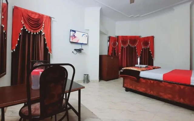 OYO 10239 Holiday INN Paradise