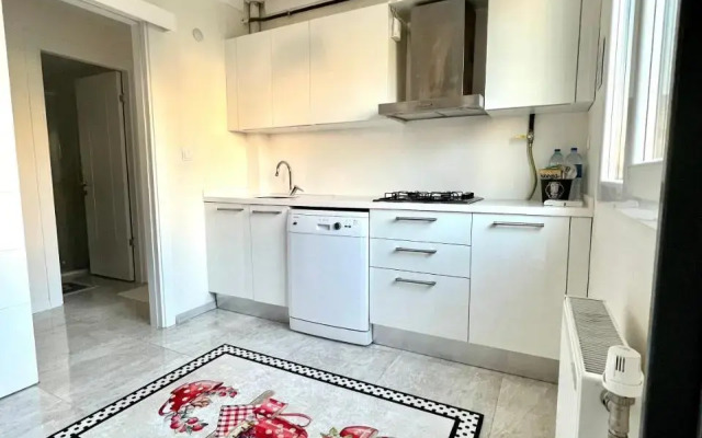 Entirely Apartment, Near Lake, Full kitchen,Wi Fi, AC