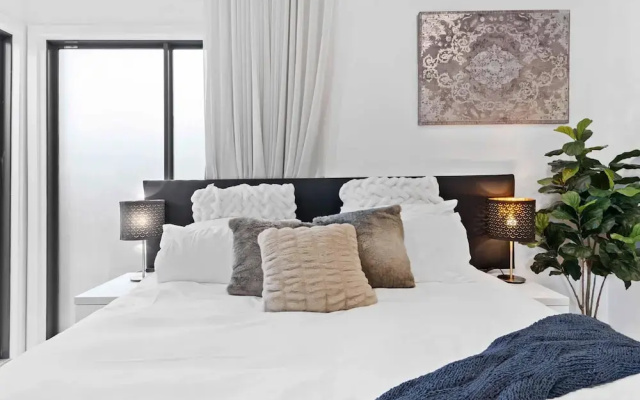 Stunning Studio Apartment Near Public Transport