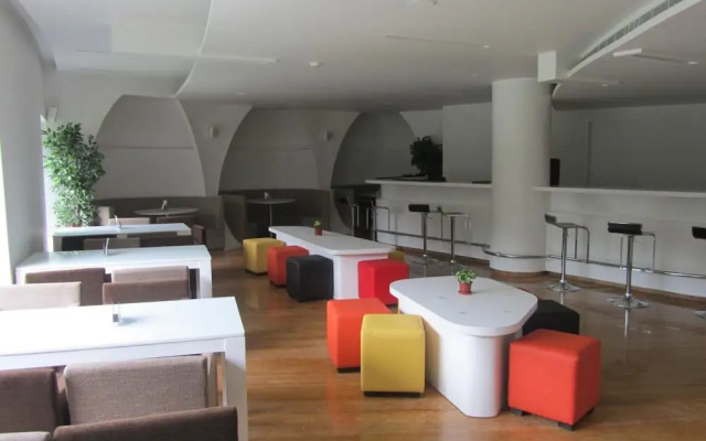 Zip by Spree Hotels at the Woodrose