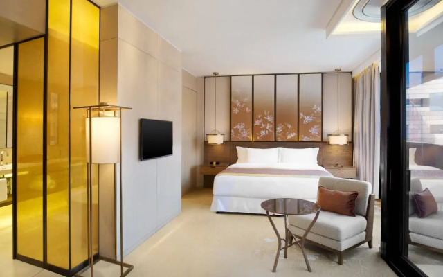 HUALUXE Shanghai Twelve at Hengshan by IHG