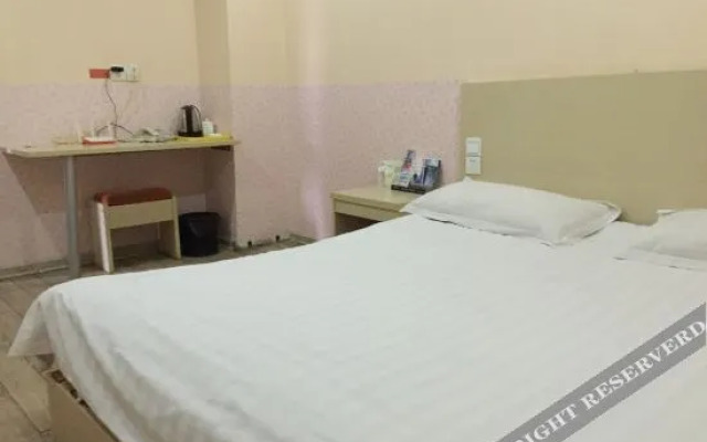 Week 8 Express Hotel (Yancheng High Speed Railway Station)