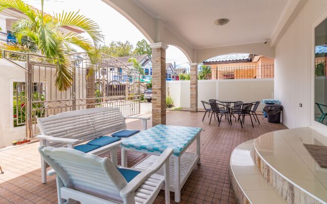 Tewaree Villa - Pattaya Holiday House Walking Street