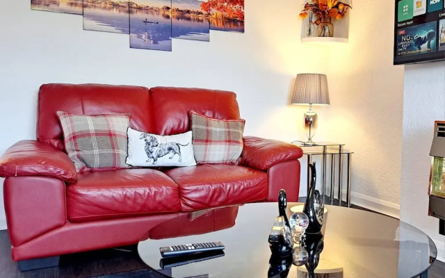 Cozy 2BR Home Pets Welcome Free Parking & Wifi