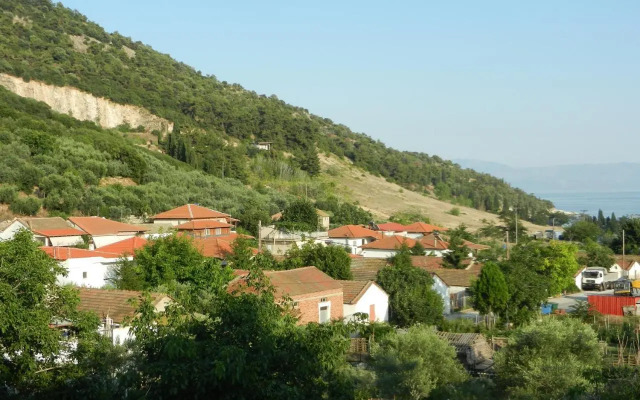 Aspri Ammos House