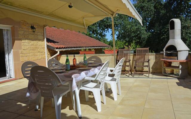 Traditional villa in Lias D'armagnac with pool