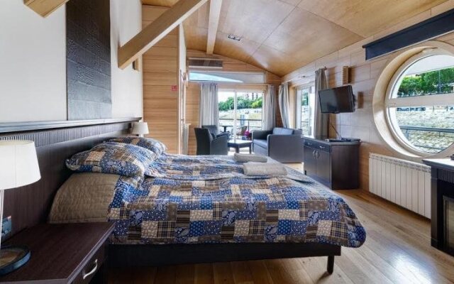 Vogue Boat Apartments